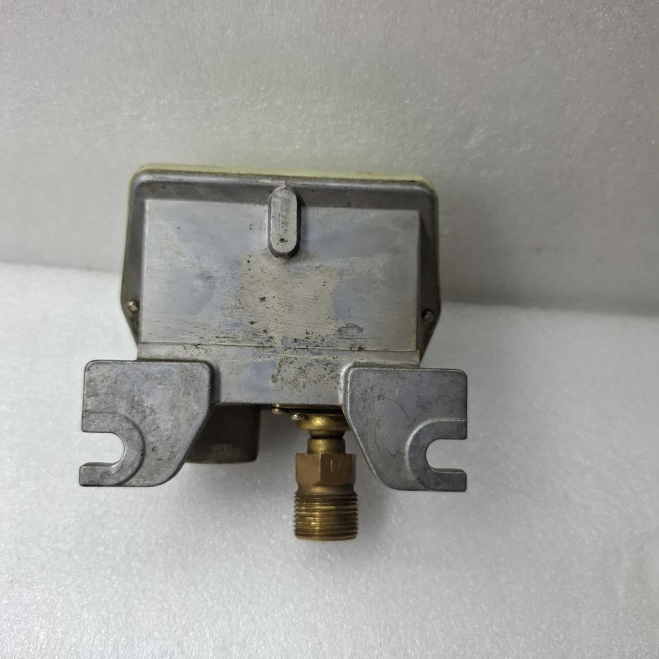 SAGInoMIYA SNS-C130PU20 Pressure Controls Range 5~30 Diff. 3~10